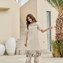 Autumnlane Off White Akira Vanilla Striped Relaxed Fit Kurta Pant Set image 3