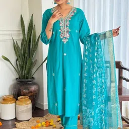 VARNI FABRICS Women Floral Embroidered Kurta with Trousers & Dupatta image 3