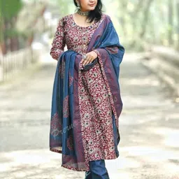 gosriki Women's Rayon Blend Straight Printed Kurta with Pant & Dupatta image 3