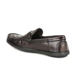 BRITMEN Men Textured Leather Loafers image 2