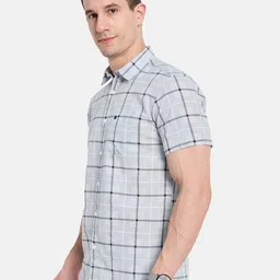 METTLE Men Opaque Checked Casual Shirt image 4
