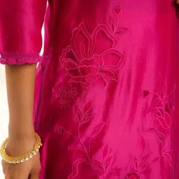 omana by ranjana bothra Fuchsia Mogra Gul Applique Kurta with Trouser and Dupatta image 5
