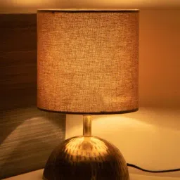 ExclusiveLane Golden Hammered Golden & Cream Iron Decorative Table Lamp-image-8