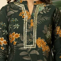 FLAMBOYANT Floral Printed Mandarin Collar Chanderi Silk Kurta With Trousers & Dupatta image 2