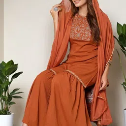 SZN Floral Printed Thread Work Pure Silk Straight Kurta With Sharara & Dupatta image 3