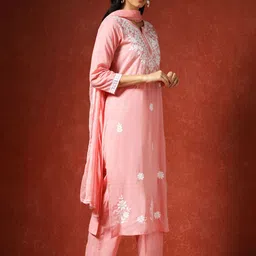 QSH Women Floral Embroidered Regular Thread Work Kurta with Trousers & Dupatta image 2