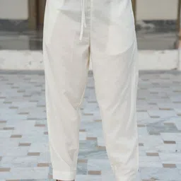 Aramya Women Ethnic Motifs Embroidered Regular Kurta with Trousers image 5