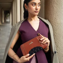 ZOUK Women Arika Zipper Wallet Ikat GreRe image 2