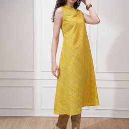 Vishudh Women Printed Mandarin Collar Kurta image 2