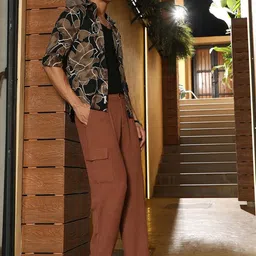 Campus Sutra Men Regular Fit Mid-Rise Comfort Pleated Cargo image 5