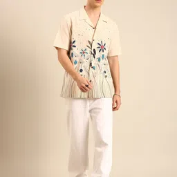 Voroxy Men Relaxed Floral Printed Casual Shirt image 5