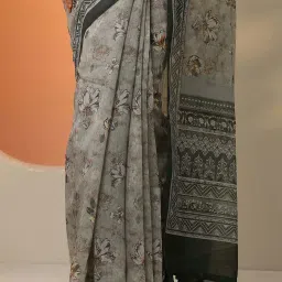 Libas Grey Floral Print Saree With Unstitched Blouse image 5
