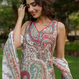 Rain & Rainbow Women Ethnic Printed Regular Pure Cotton Kurta With Trousers & Dupatta image 4