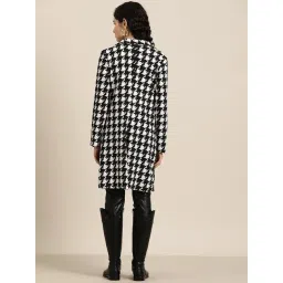 Qurvii Black & White Printed Coat image 2