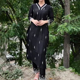 MOKOSH Women Geometric Embroidered Kurta with Trousers-image-2