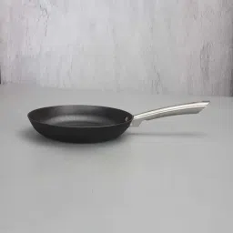 Femora Black Cast Iron Preseasoned Non Toxic And Coating Free Fry Pan With Tough Handle (24 cm) image 5