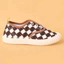 Cute Walk by Babyhug Slip On Casual Shoes With Checks Print - Brown image 4