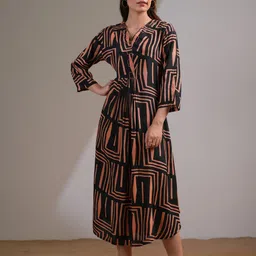 Kaftanize Women Geometric Printed V-Neck Silk A-Line Maxi Dress-picture-24