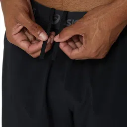 Asics Men's Performance Black Actibreeze Woven 7in Shorts image 5