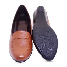 banuchi Textured Flatform Pumps image 5