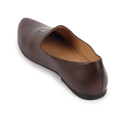 Fausto Men's Brown Casual Juttis image 5