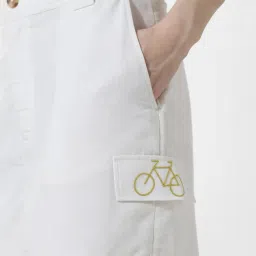 Only Off White Regular Fit High rise Shorts image 5