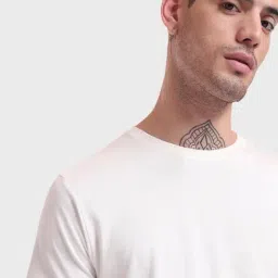 Bewakoof White Crew T-Shirt image 4