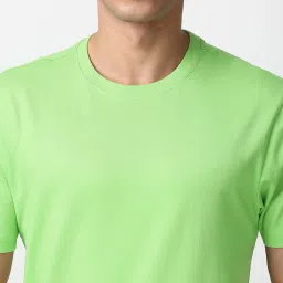 Bewakoof Green Regular Fit Solid T-Shirt image 5