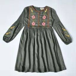 Bella Moda Girls Green Cotton Three Fourth Sleeves Floral Embroidered Knee Length Dress image 3