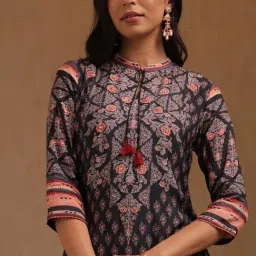 Soch Black Muslin Floral Three-Quarter Sleeves Kurta image 5