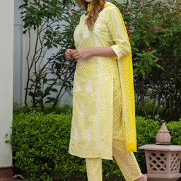 KALINI Chveron Printed Notch Neck Thread Work Pure Cotton Kurta & Trousers With Dupatta image 5