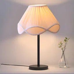 Aura Off White Traditional Frusturical Shaped Table Lamp image 5
