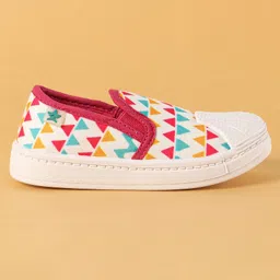Cute Walk by Babyhug Chevron Print Slip On Casual Shoes - Red image 4