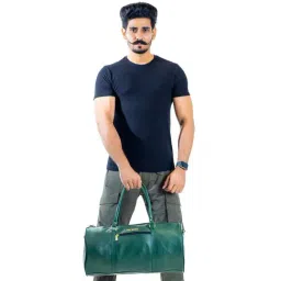 Man Arden Green Medium Leather Duffle Bag image 2