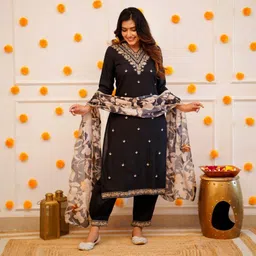 BAESD Ethnic Motifs Embroidered Zari Straight Kurta With Trousers & Dupatta image 4