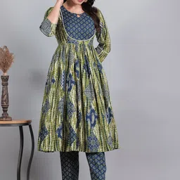 Aramya Women Printed Empire Pure Cotton Kurta with Trousers image 3