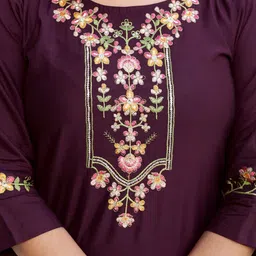 VredeVogel Women Floral Embroidered Regular Thread Work Kurta with Trousers and Dupatta image 5