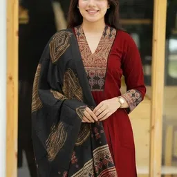 GoSriKi Embroidered V-Neck Thread Work Straight Kurta With Palazzos & Dupatta image 2