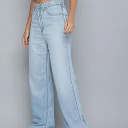 Levis Women High-Rise Featherweight Baggy Light Fade Jeans image 3