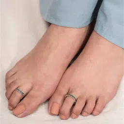 Shaya 92.5 Sterling Silver Antique Ajjis College Wali Toe-Rings for Women-picture-10