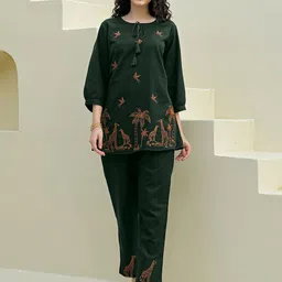 SANISA Women Ethnic Motifs Embroidered Regular Thread Work Kurti with Trousers image 5
