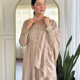 CANIZZARO Women Ethnic Motifs Embroidered Panelled Thread Work Kurta with Trousers & With Dupatta image 3