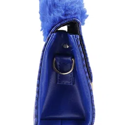 SAZARA Textured Handheld Bag image 2