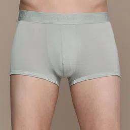 Calvin Klein Underwear Men Grey Solid Low-Rise Trunk NB3327PRP image 5