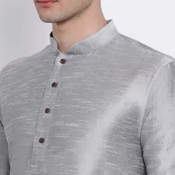 here&now x sanwara Sanwara Men Silver-toned Solid Straight Kurta image 3