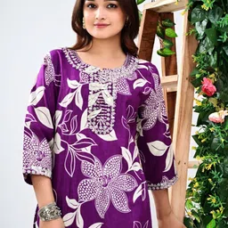 FCV Women Floral Printed Regular Sequinned Kurta with Trousers image 4