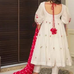 HERE&NOW Women Floral Embroidered Empire Thread Work Chanderi Silk Kurta with Trousers & With Dupatta image 3