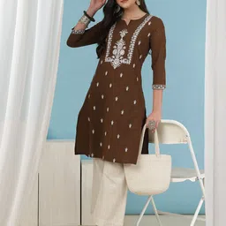 AKIMIA Women Embroidered Thread Work Khadi Handloom Kurta image 2