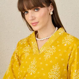 Indo Era Women Floral Printed Ikat Fusion Cotton Straight Kurta-image-96