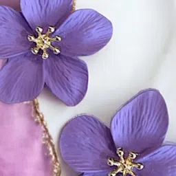 Estailo fashion Floral Shaped Studs image 2
